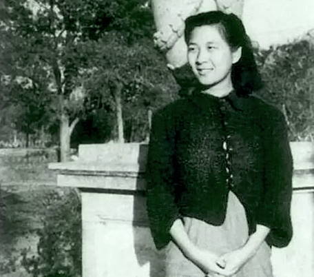 Xia Peisu in 1946
